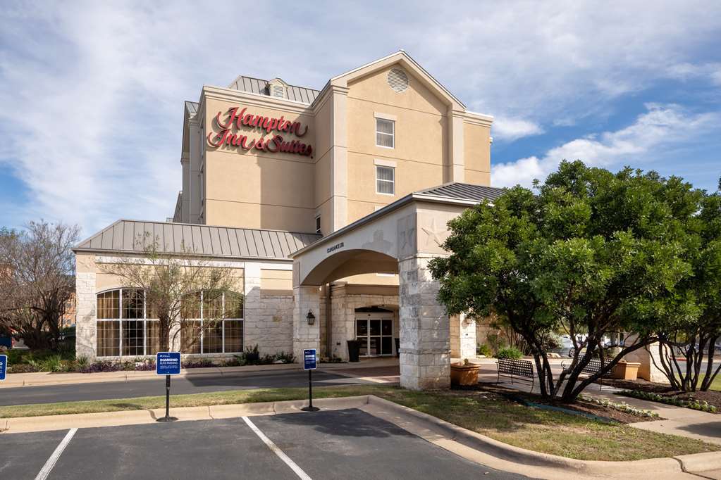 Hampton Inn & Suites-Austin Airport Exterior photo